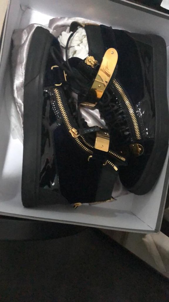 ricstitches's tweet photo. @Isaac_Tadongdi You don’t need to travel abroad to get those original watches and shoes, we do the stress for you. Just a DM away and it’s yours, office is at Lagos https://t.co/iwSLlT8u8E