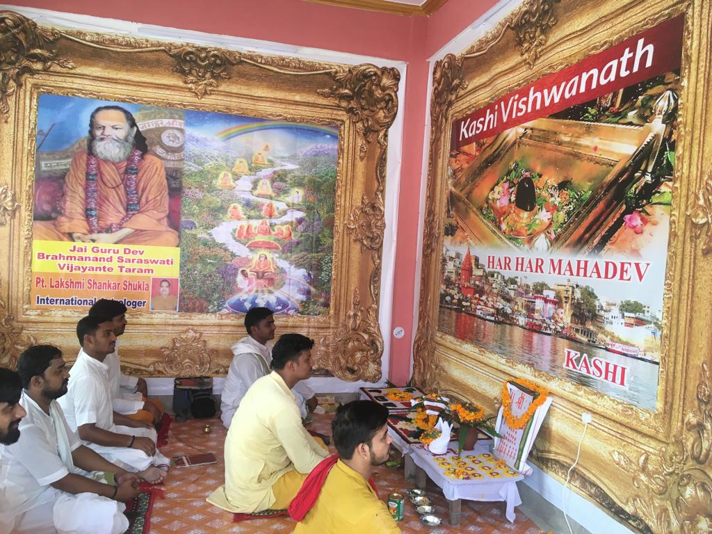 Astrovedas108's tweet photo. New Yagyashala for Astrovedas pandits, under the guidance of Jyotish Pt Lakshmi Shankar Shukla. Full range of Graha Shanti yagyas and Vedic performances available for all life purposes. _/\_ https://t.co/VPIp2zQV3Y