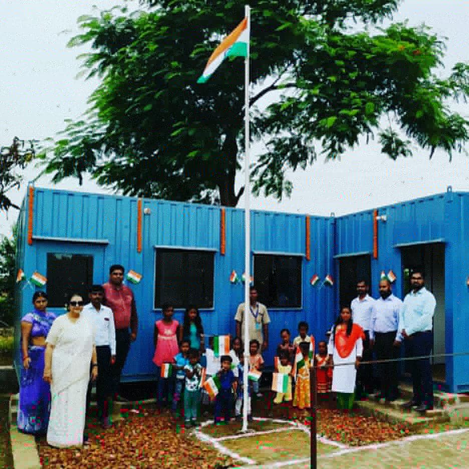 ProjectOoSC's tweet photo. Jai Hind ๐ฎ๐ณ
With the blessings of Ms. Nirmala Chandra, Founder Mr. Amreesh Chandra, the #ProjectOOSC team and our wonderful children hoisted the national flag at the Vishwas Vidyalaya #ContainerSchool in #Gorakhpur! #IndependenceDay2019 https://t.co/8JjZmktGFv