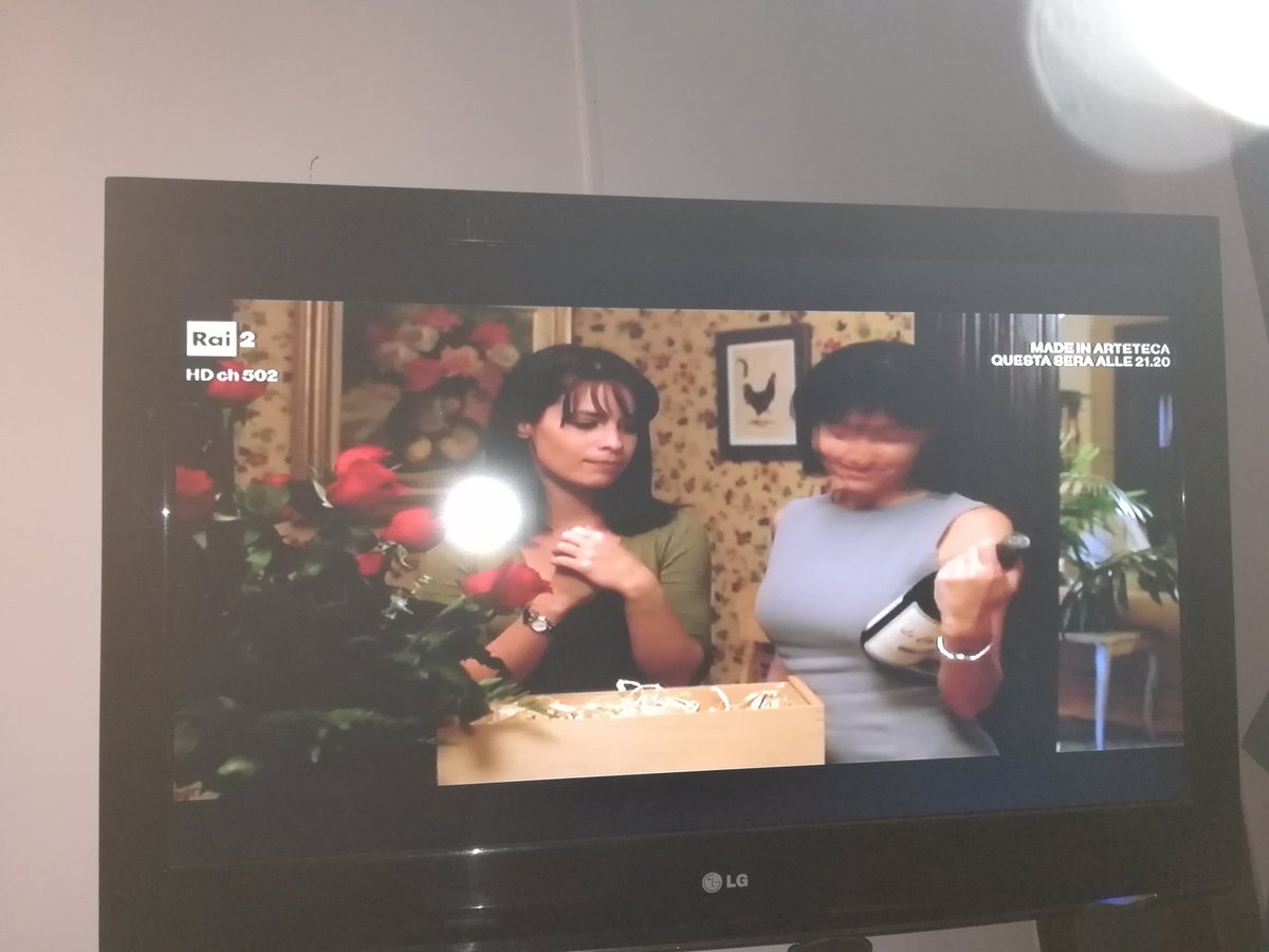 freakgenny's tweet photo. @H_Combs @Alyssa_Milano @DohertyShannen From today in Italy the real trio is back in hd, I love you https://t.co/cTygQwae0Y