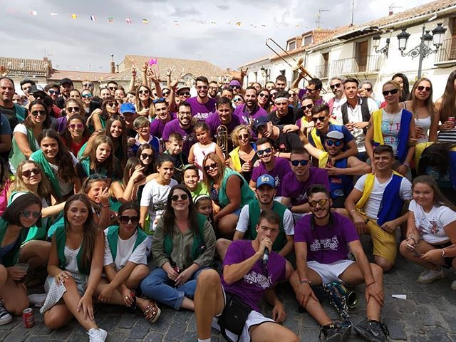 HOOOOOLA HOLA HOLA NOTEROS Y NOTERAS DEL MUNDO VIRTUAAAAL🎵📱 Os dejamos por aquí la foto que nos hicimos con la gente de Villacastín. Fue un vermut cojonudo😆 y esperamos que os lo pasarais igual de bien que nosotros✌🏻 Por el momento esto es todo, pero… ift.tt/32otyvE