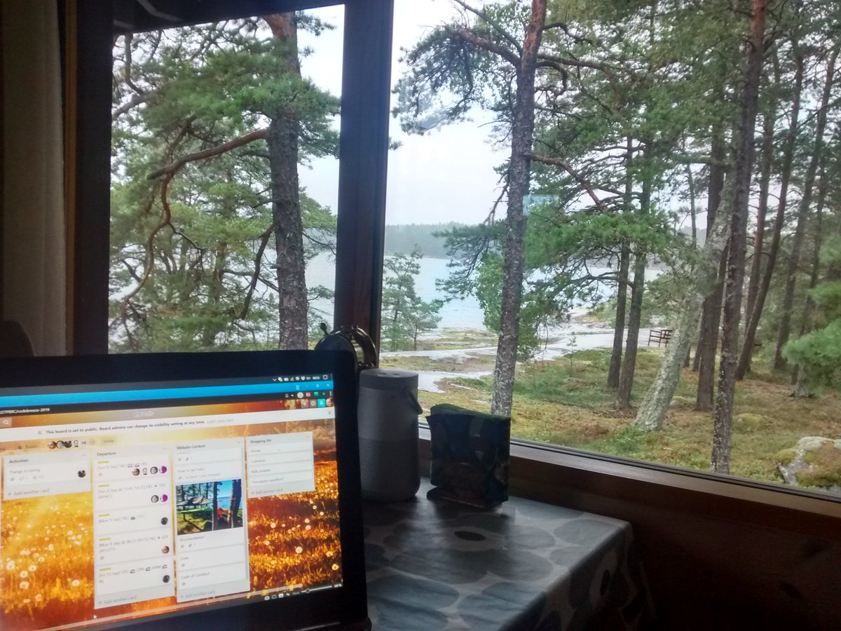AmelieCornelis's tweet photo. My workspace today (and for the rest of the week). Hurray #CodeBreeze 🙂 https://t.co/RStADwhR0e