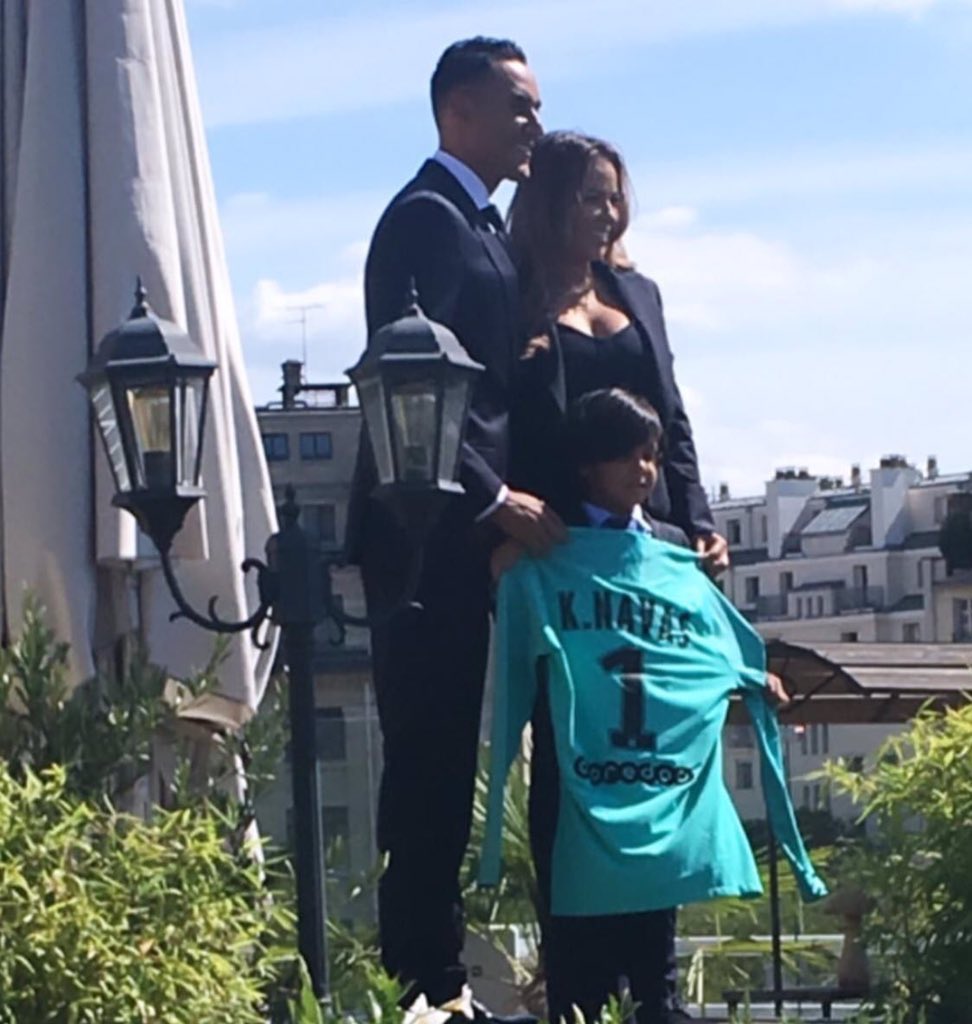 Navhnos's tweet photo. AAAAAAAAAAAAAH KEYLOR NAVAS EST PARISIEN 🥵🥵🥵🥵🥵🥵🔴🔵🔴🔵🔴🔵🔴🔵🔴🔵
ENFIN UN VRAI GARDIEN AU PARIS SAINT GERMAIN 🙏🏼🙏🏼🙏🏼🙏🏼 MERCI @PSG_inside MERCI @leo_de_araujo 
J’SUIS TOUT NU, MAIN DANS LE FALZAR https://t.co/DMwTGYjoZt
