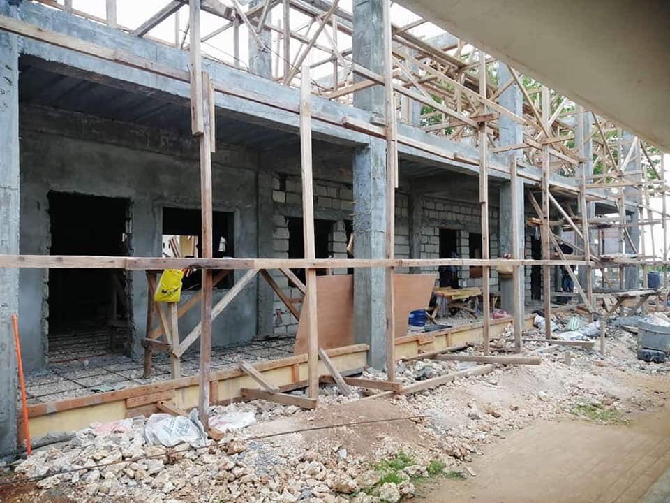 SailorsSociety's tweet image. Thrilled that our Lipayran School Build has reached half way!

We now have floors and roof beams 😊

Huge thanks to @TeekayCorp’s The TK Foundation Junior Board for supporting this project, which will benefit &amp;lt;800 children.

More at: sailors-society.org/trusts-and-fou…

#MondayMotivation