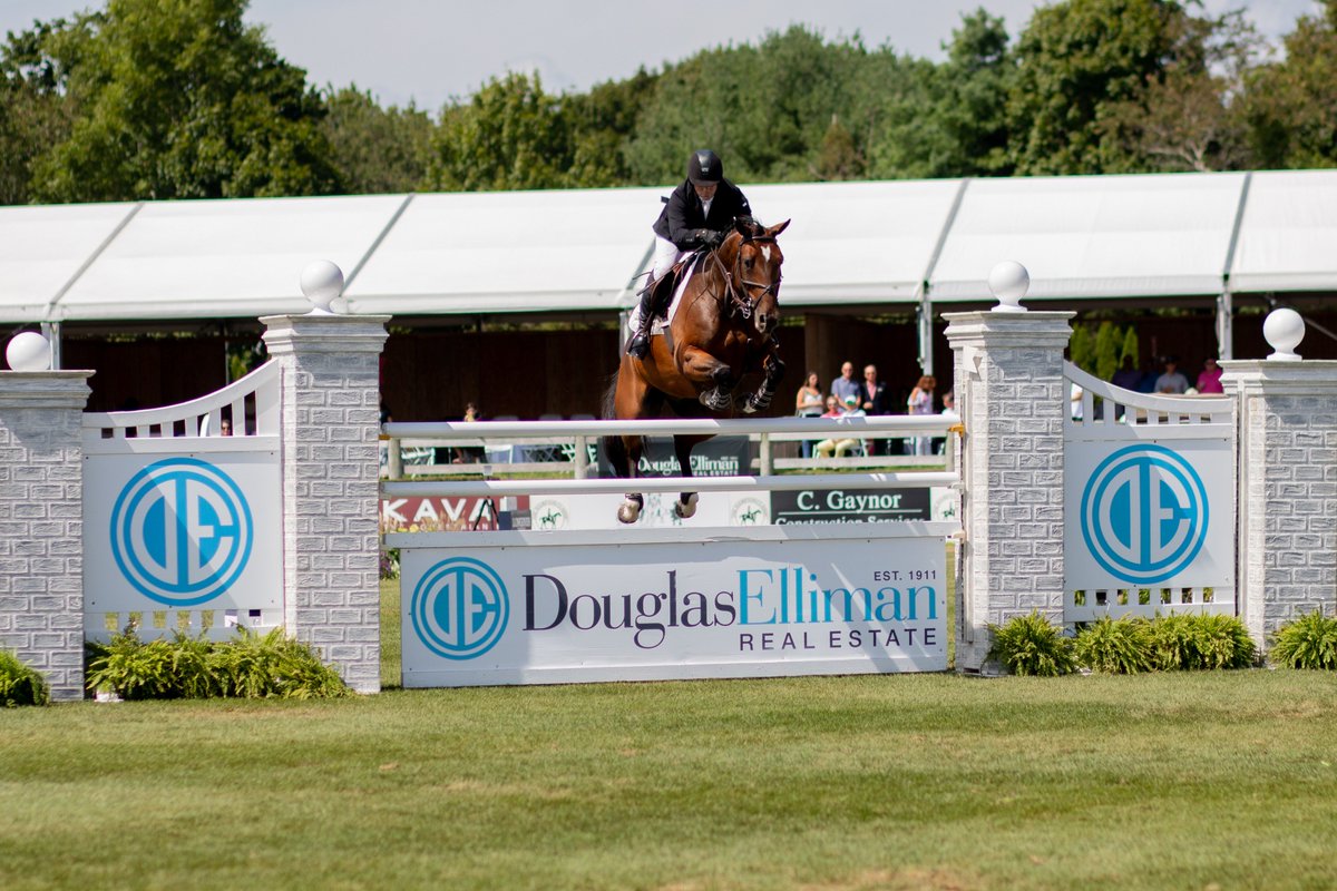 DouglasElliman's tweet photo. Hampton Classic Grand Prix Sunday ๐ For the 23rd year Elliman was a a premier sponsor of the #HamptonClassic, hosting agents & clients ringside for a week of thrills culminating in Grand Prix Sunday. Congratulations to winner Mario Deslauriers riding Baldorina. #EllimanClassic https://t.co/q9kil7Vn43