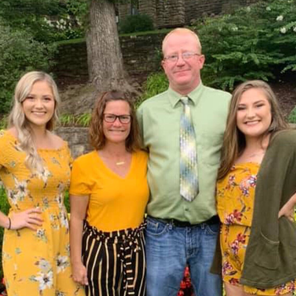 jenisimkins's tweet photo. Great family wedding weekend @TrentSimkins @KealySimkins @ann_brea https://t.co/lhBNGd8dkI