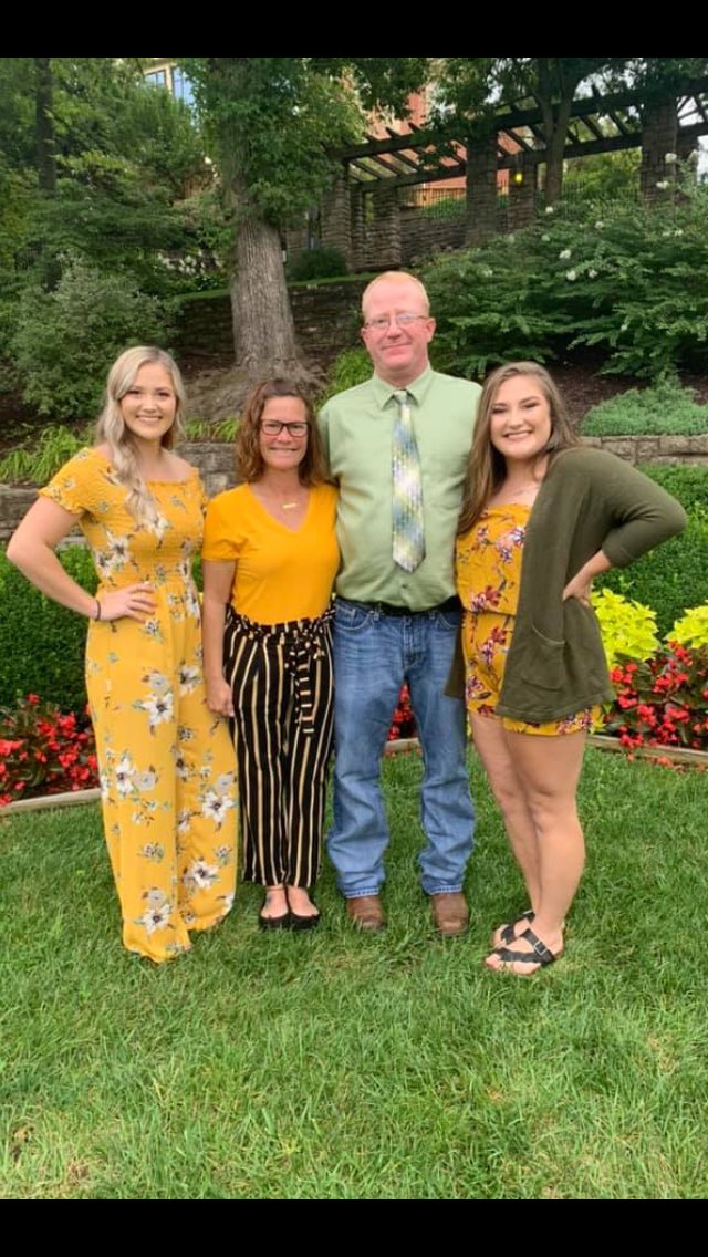 jenisimkins's tweet photo. Great family wedding weekend @TrentSimkins @KealySimkins @ann_brea https://t.co/lhBNGd8dkI