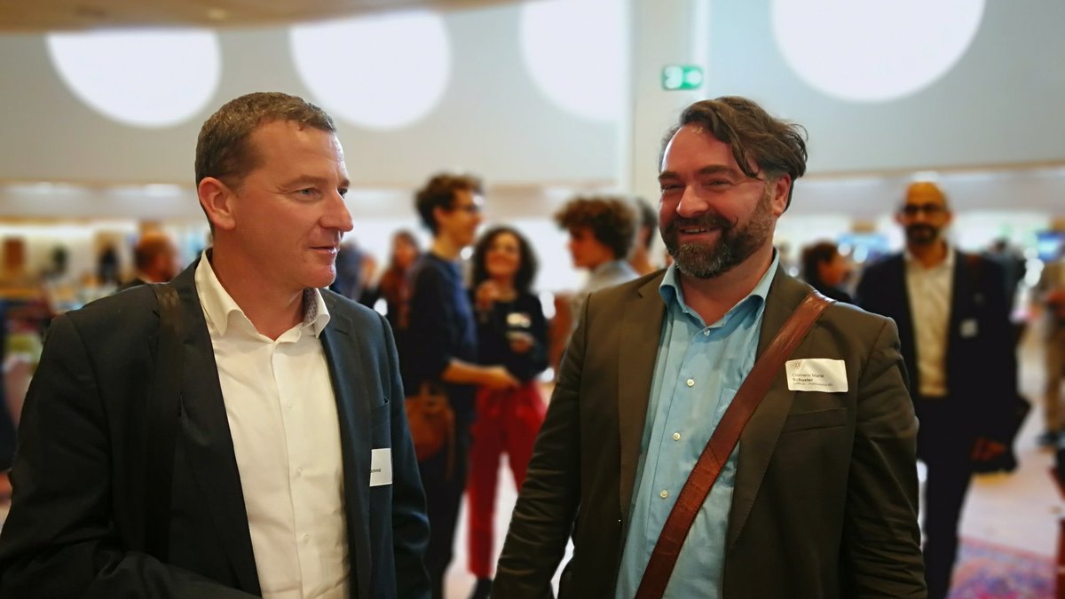 dialogine's tweet photo. Wer mer so trifft... 👋🏻 #digitalCH19 https://t.co/23iNEhWxFs