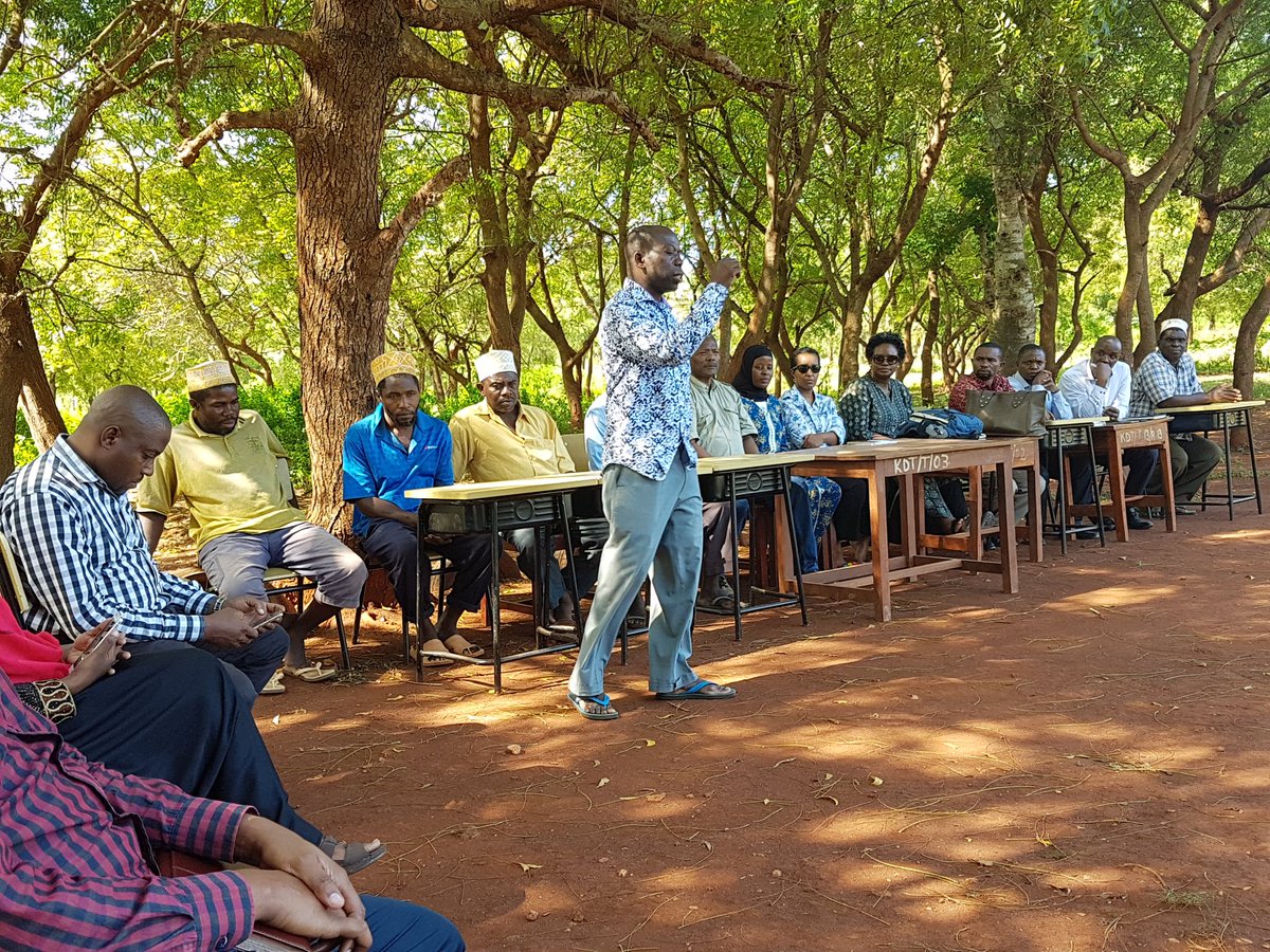 MaleziZanzibar's tweet photo. FINALE. Ending our day with a visit to #Kidoti school in North Unguja. Parents and visitors listening to work children have been doing to #EndVAC. A madrasa teacher narrates change they've seen in many madrasas from use of corporal punishment to positive discipline approaches💪🏾🇹🇿 https://t.co/d3F3uHwJrr