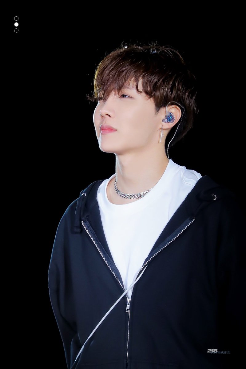 218_jhope's tweet photo. 190607 SYS in Paris

#제이홉 #호석 #ホソク
#jhope #BTS @BTS_twt 

보고싶은 호석이 🥺❤️ https://t.co/fL5DFpVjLe