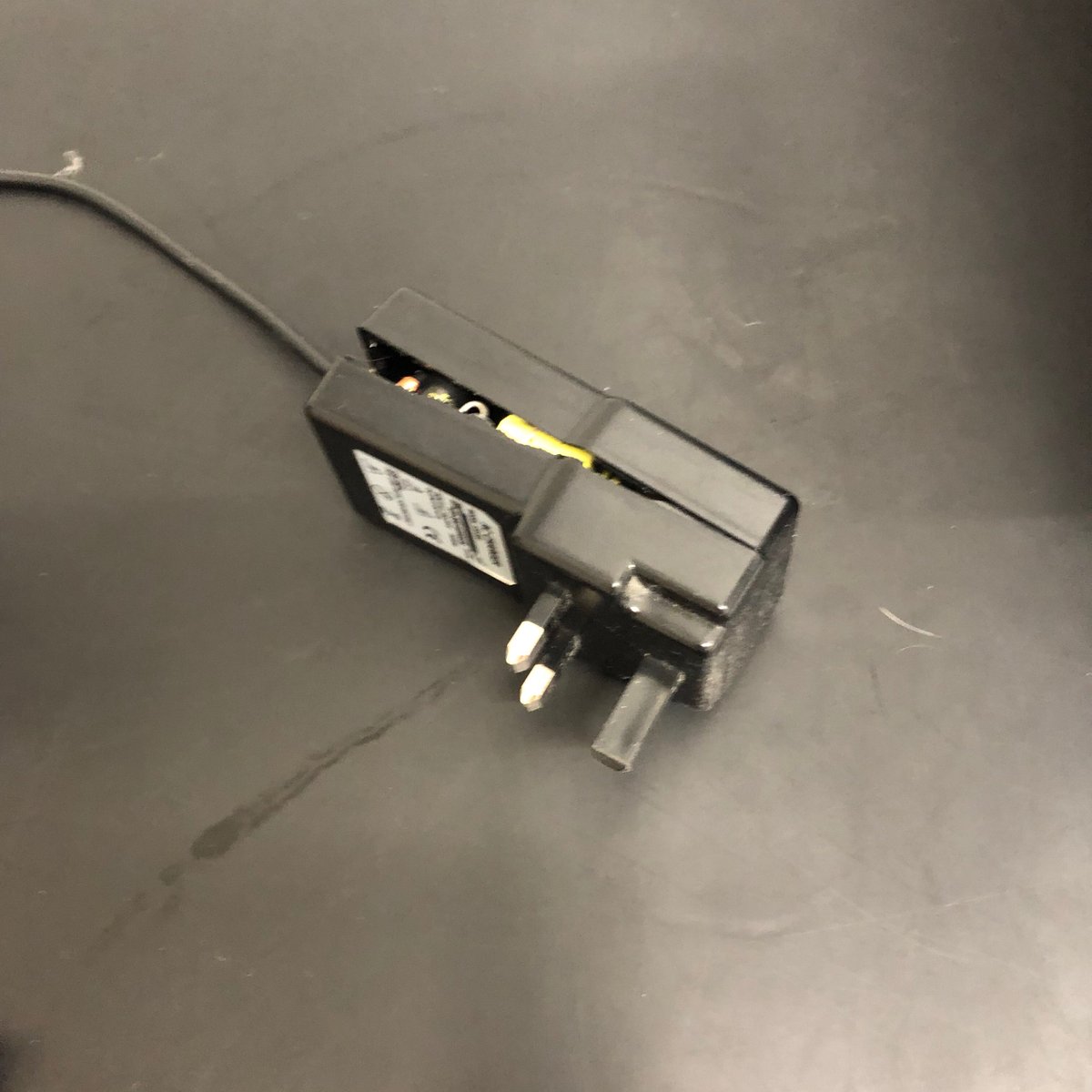 PATTestingNW's tweet photo. Cracked adapter, failed and advised to change.
#electricalequipment #portable #maintenance #pattest #pattesting #pattestingnorthwest #lancashire #healthandsafety #work #business #safety #portableappliancetesting #pats #labels #plugtops #northwest #electricalsafety #preston https://t.co/izS1Y8tPeb