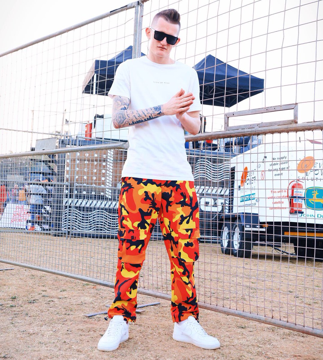 DJDdoubleD's tweet photo. POP BOTTLES ‘19 💎🍦 // 📸: @XIXXCIV_ https://t.co/FUTq0UB4Zh