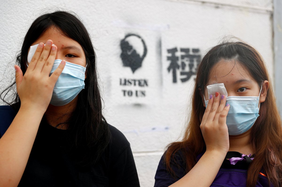ajplus's tweet photo. It's the first day of classes in Hong Kong, but college and high school students are continuing to strike in support of the pro-democracy movement:
"With no future, there's no need to go to class." https://t.co/OFfk0zLvlG