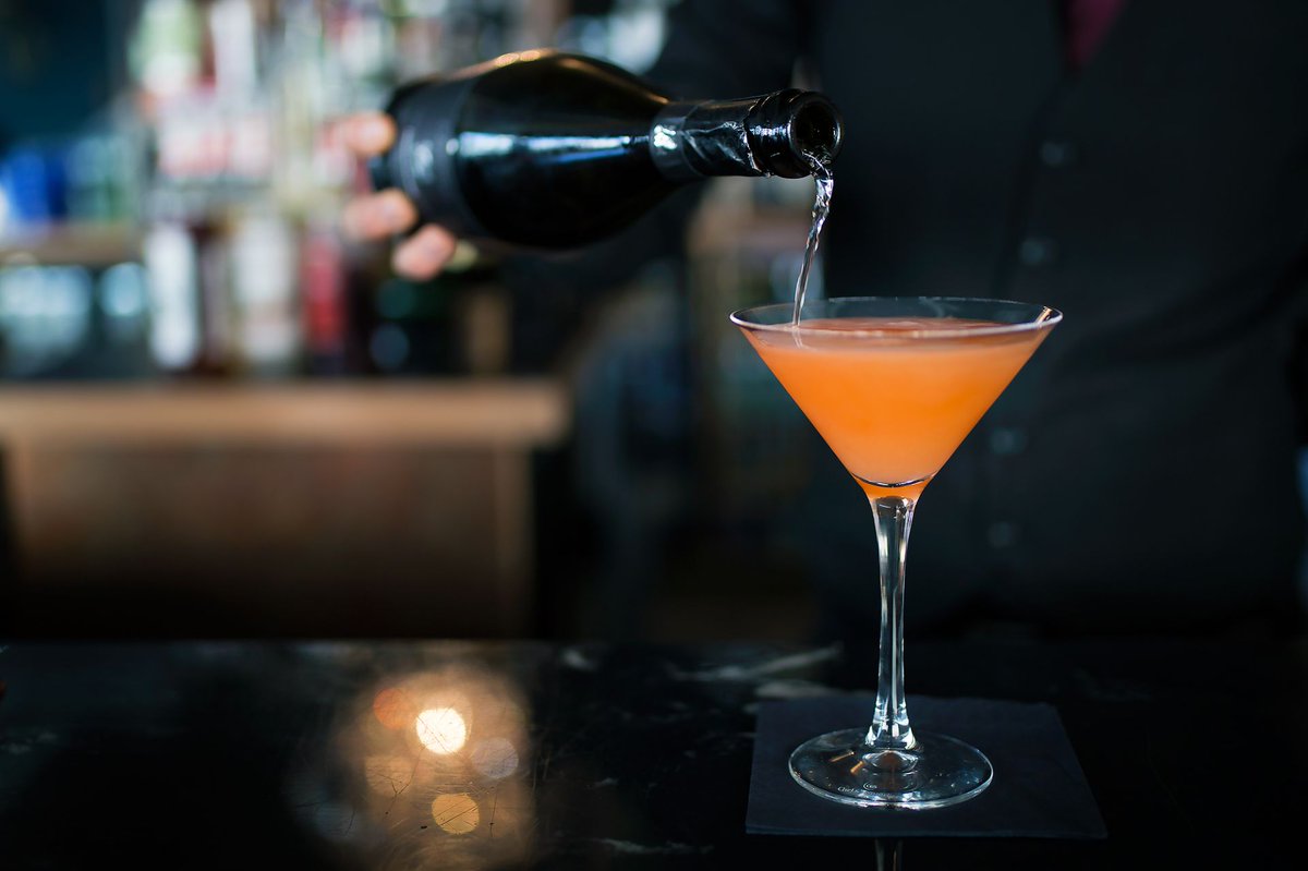 Made with Aperol, elderflower liqueur, <a href="/BrightonGin/">Brighton Gin</a> finished with lemon juice and #prosecco; the Hixon 75 is our take on the French 75 classic. Sure she looks elegant &amp; tastes sweet, but boy can she punch! 🍸
#hixongreen  hixongreen.co.uk/?utm_source=Tw…