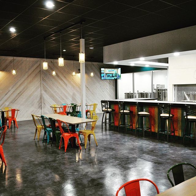 HiatusBrewing's tweet image. Happy Labor Day friends. We worked day and night this weekend to finish the front of the house. It looks like the certificate of occupancy will be in hand this week. Just a few more things to wrap up 🍻

#OnHiatus #PushPause #BackIn30 #ThisMonth #Wish… ift.tt/2UpKu2s