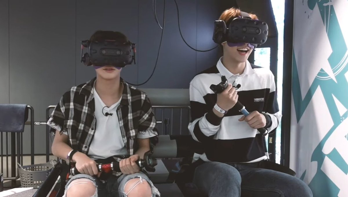 fluffyeonbin's tweet image. the height difference between soobin and taehyun please it's cute