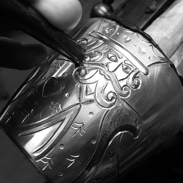 bryonyknox's tweet photo. Tap tap tap... building up stock of old favourites and new wonders for @goldsmithsfair .... 3 weeks to go!
@thegoldsmithscompany #KingofHeartsWhiskyTumbler #WhiskyTumbler #bespokesilver #wip #silverandwhisky #Whisky #whiskey #chasingandrepousse #bryonyk… https://t.co/zi0l6bls8i https://t.co/N8Zs7rdLhC