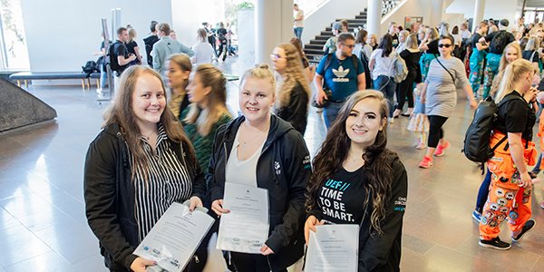 UniEastFinland's tweet photo. Tuutoreilla on tärkeä rooli uuden lukuvuoden kynnyksellä. #Yliopisto palkitsi tänään kymmenen #seniorituutori’a. @UniEastFinland onnittelee! https://t.co/Bop7aYKPfE #UEF #tuutorointi https://t.co/Xnwuc8cadw