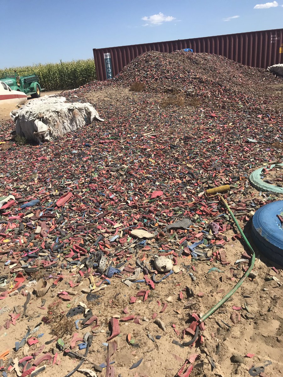 Colliciatrippin's tweet photo. A world in order #deathtoCrocs Miller Farms, CO https://t.co/n5JfXjFYui