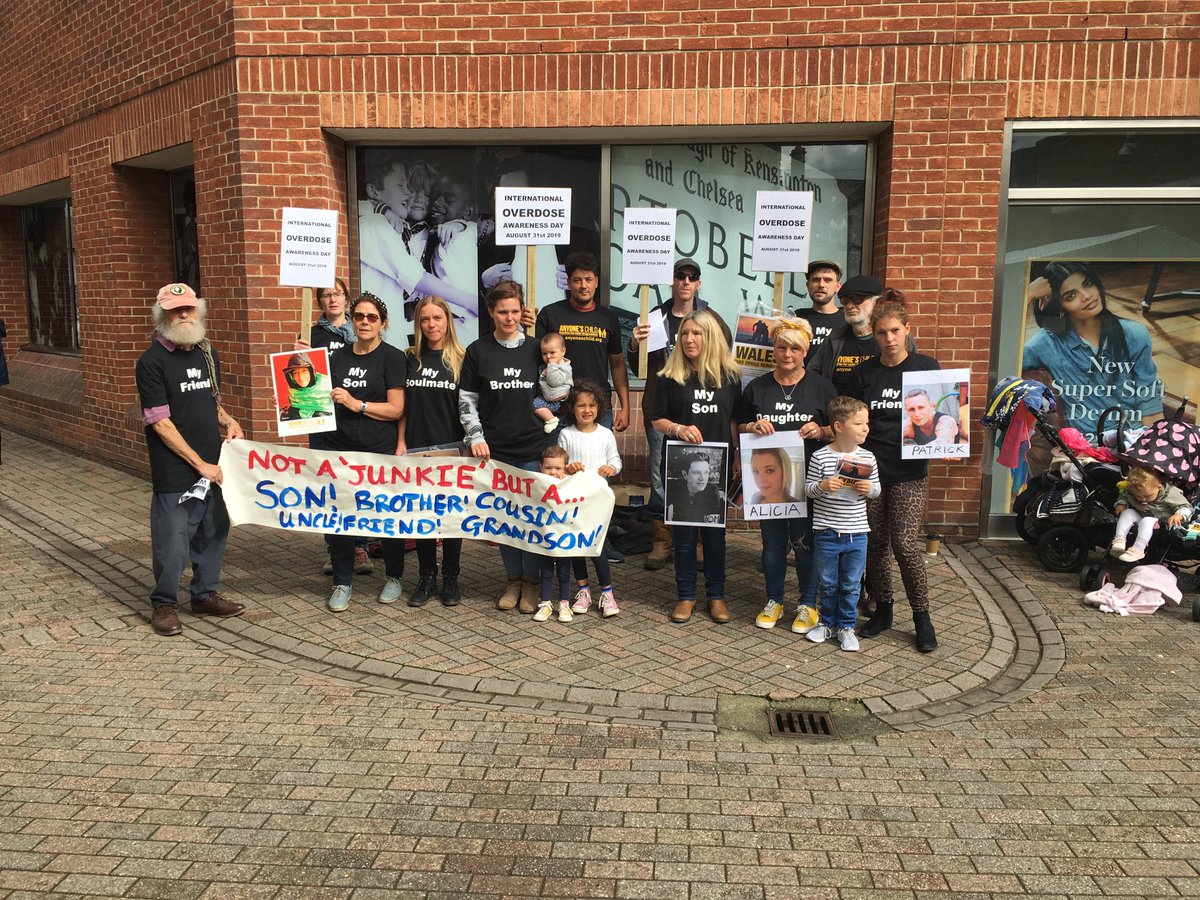 TransformDrugs's tweet photo. Our @AnyonesChild families in West Wales were out in full force during International Overdose Awareness Day #IOAD2019
They have lost friends and loved ones because current UK drug policy fails to keep people safe

Please join them at our upcoming events: https://t.co/Z76gAKoslk https://t.co/TDD8KYXAgY