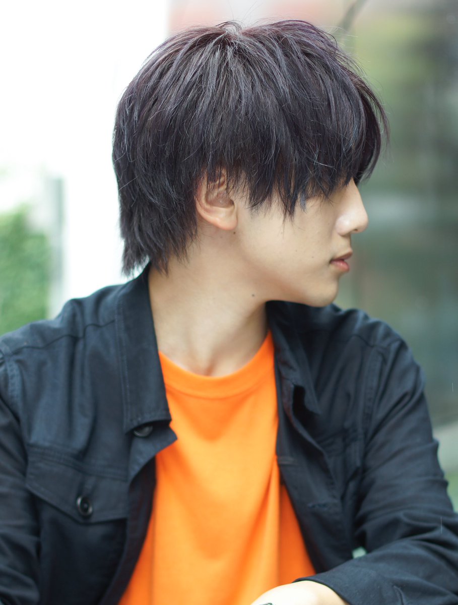 Akros Press 総括責任者 佐藤伸一 髪西 佐藤 チームpress コラボスタイル 耳周りと襟足は少し短めで爽やかに 人気の作り過ぎないナチュラルなスタイル カラーは クールパープル ブリーチして暗めの紫をオン 紫は光の加減で色が変わるのも