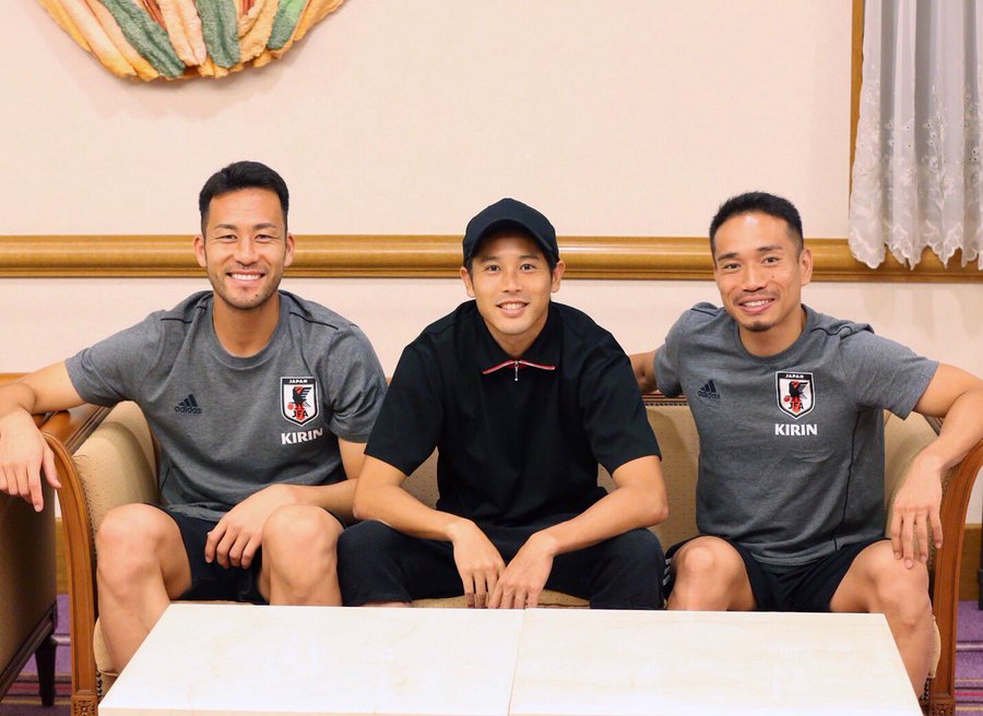 久しぶりに再会 日本代表の吉田と長友コンビ 私服姿の内田篤人と 感激3ショット 公開に反響 フットボールゾーン 2