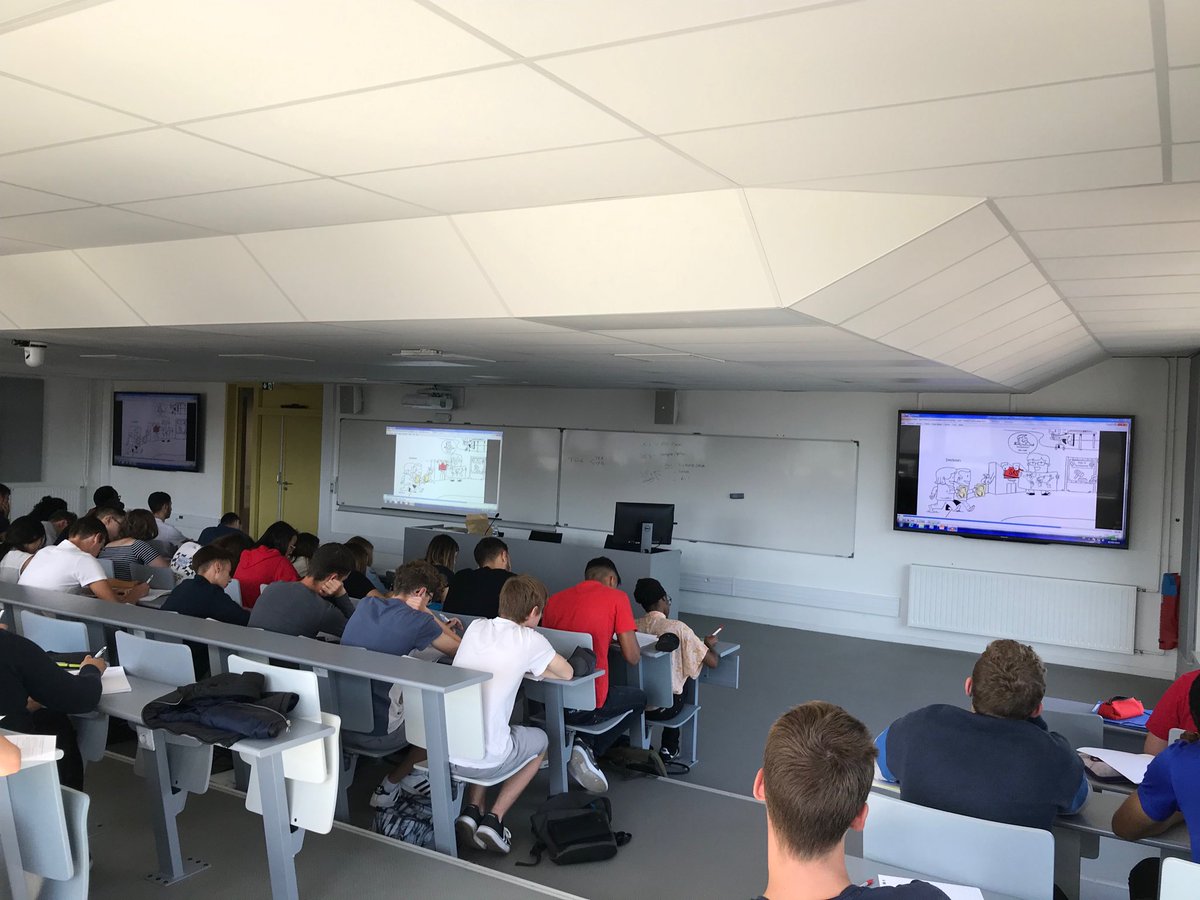 valerie_duhamel's tweet photo. C’est parti pour les DUT STID 1ère année ! Premier cours en salle gradinee #IUT C@univ-lille.fr https://t.co/sz2O88q5vm