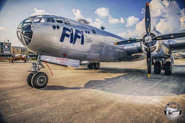airtoairphotos's tweet photo. USAAF WWII B-29 Superfortress 'FIFI' of @the_commemorative_airforce at Lunken Airport in 2015, just before severe storms lashed Cincinnati hard enough to force repairs on warbirds the next day.
#Warbirds #Cincinnati #Ohio #LunkenDays #1940sWeekend #Niko… https://t.co/II0vJenUS8 https://t.co/jSt9qh9GKk