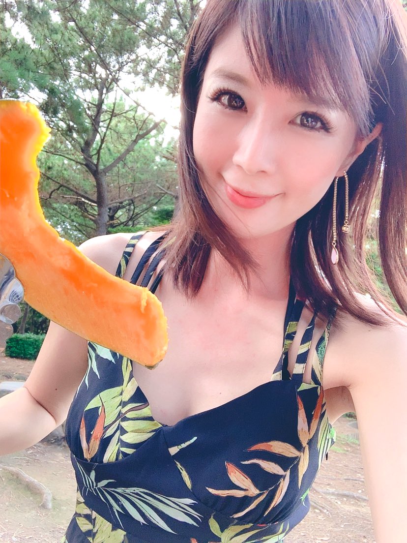 playboyangel720's tweet photo. 8月末はバーベキューオフ会をしたよ（＾ω＾）
海の見える公園で美味しいお肉や野菜、じゃがバターやソーセージやマシュマロも焼いてとっても楽しかった(o^^o)

参加してくれたみんな本当ありがとう😊😊

お腹いっぱいになりました(^○^) https://t.co/yYiuFIysB2