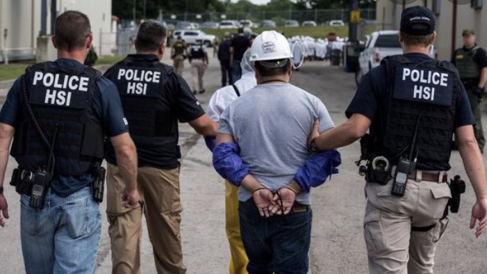 ScottHech's tweet photo. On this Labor Day, a reminder: Without undocumented people, the country would stop functioning. They contribute to its well-being & strength. They want to come out of the shadows. They pray for a day that they can. Meanwhile, they pray they don’t get stolen away. https://t.co/z8XirFy4uW