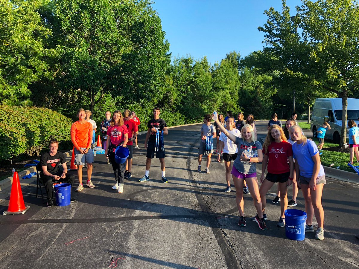 mlhuseman's tweet image. Shoutout to our athletes that volunteered this morning at the Leawood Labor Day 5k! #TeamRunning #LaborDay5K @bvwestXCTF