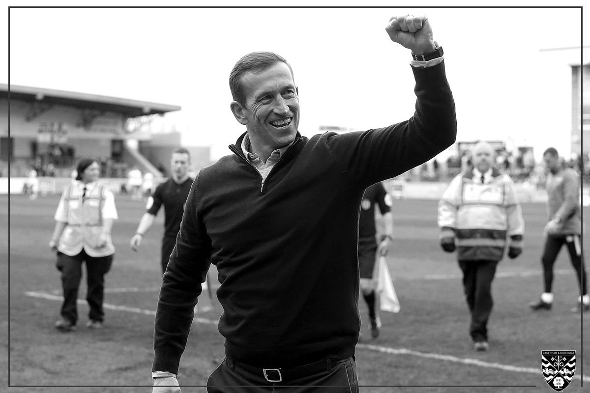 Dag_RedFC's tweet photo. JE3: Justin Edinburgh 3 Foundation Donation 

The Club is honoured to have the family of Justin Edinburgh with us on Wednesday on behalf of the Justin Edinburgh 3 Foundation, to receive a donation. 

@JE3Foundation @leytonorientfc 

Full info: https://t.co/yUbDGBZDFi 

#COYD⚔️ https://t.co/C7CZiql7yl