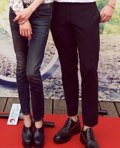 my__twts's tweet photo. I like them both but her legs 🍗 https://t.co/30ODuKJNCe
