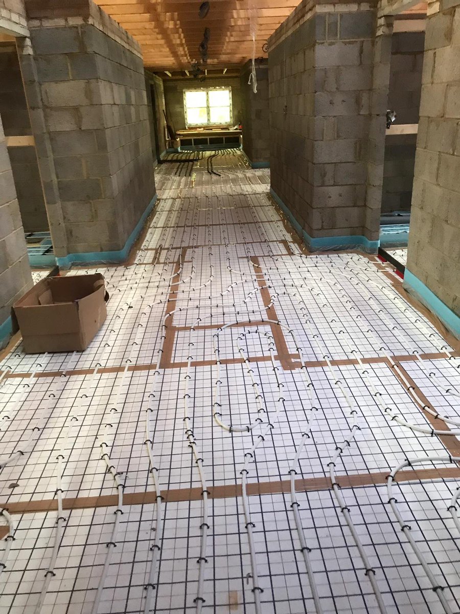 dragon_heating's tweet photo. This is our 3rd Care home which we have completed.
The project is in Bicester, Oxford.
We completed this on Friday.
Our team has completed approx 3,500m2 of Underfloor heating &amp; screed.😍
#welldone #team #Dragoninstallers #Screeders #carehome #jobdone #complete https://t.co/Cg1PWDnyqK
