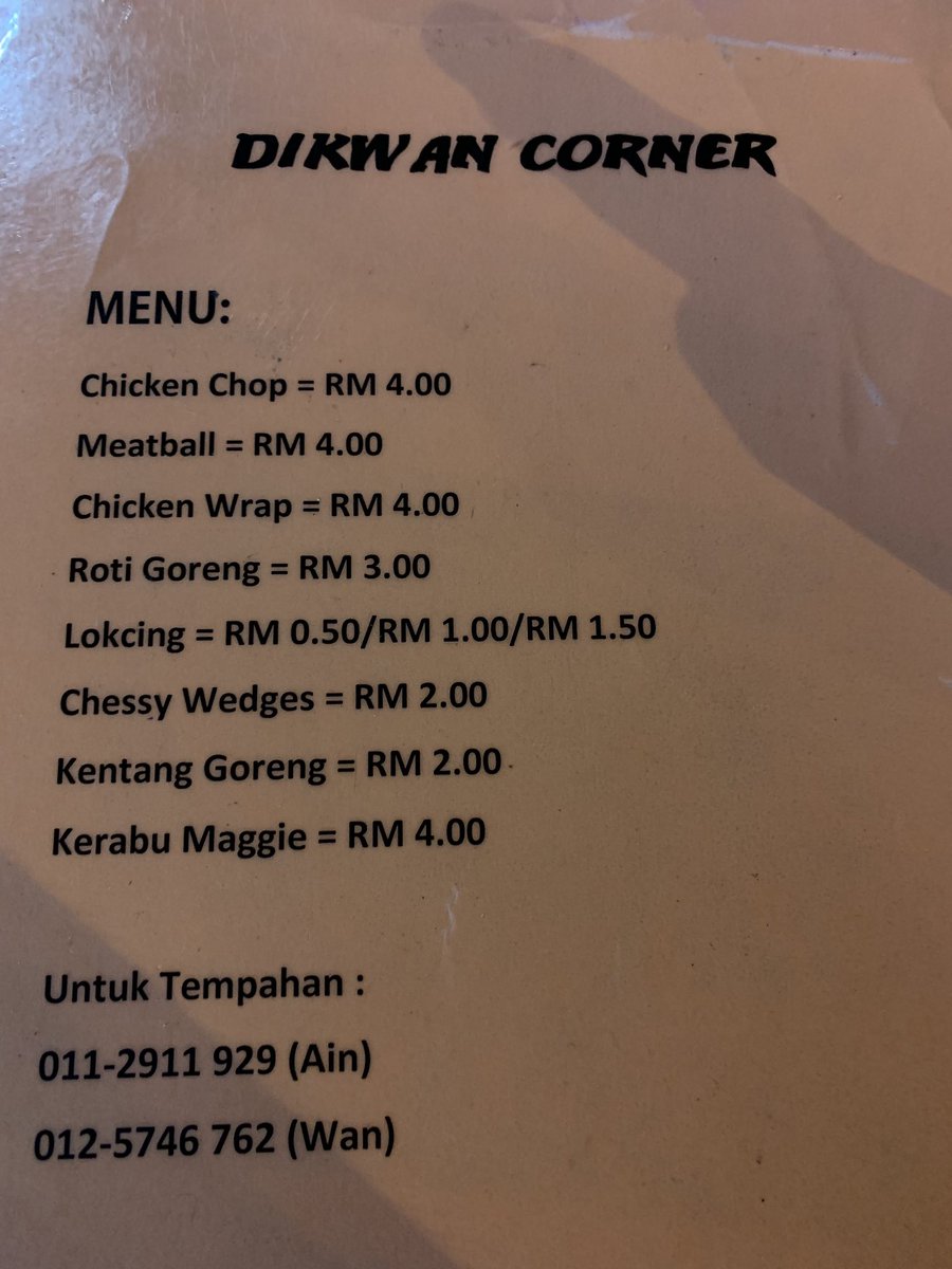 Falywhost's tweet photo. This is perlis ladies and gentlemen chicken chop 4 ringgit mana nak cari oii https://t.co/cOthR0awZP