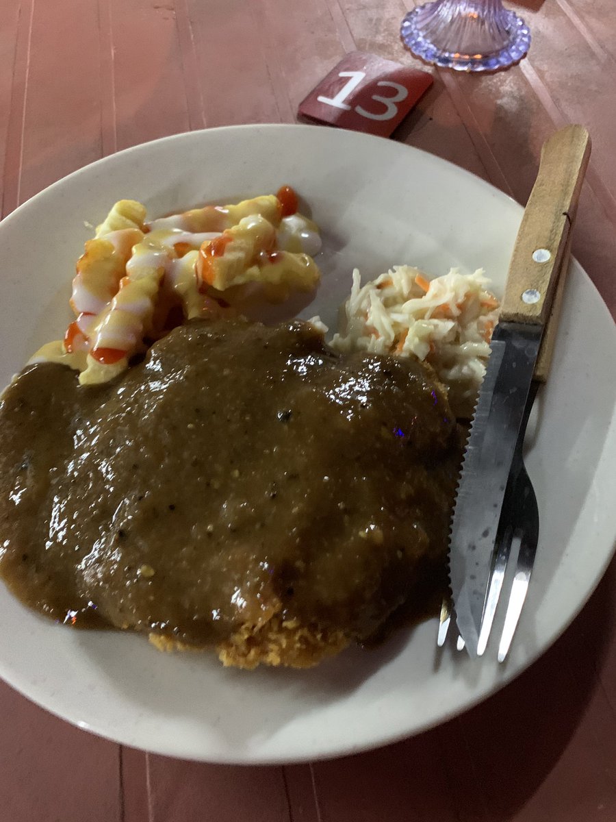 Falywhost's tweet photo. This is perlis ladies and gentlemen chicken chop 4 ringgit mana nak cari oii https://t.co/cOthR0awZP