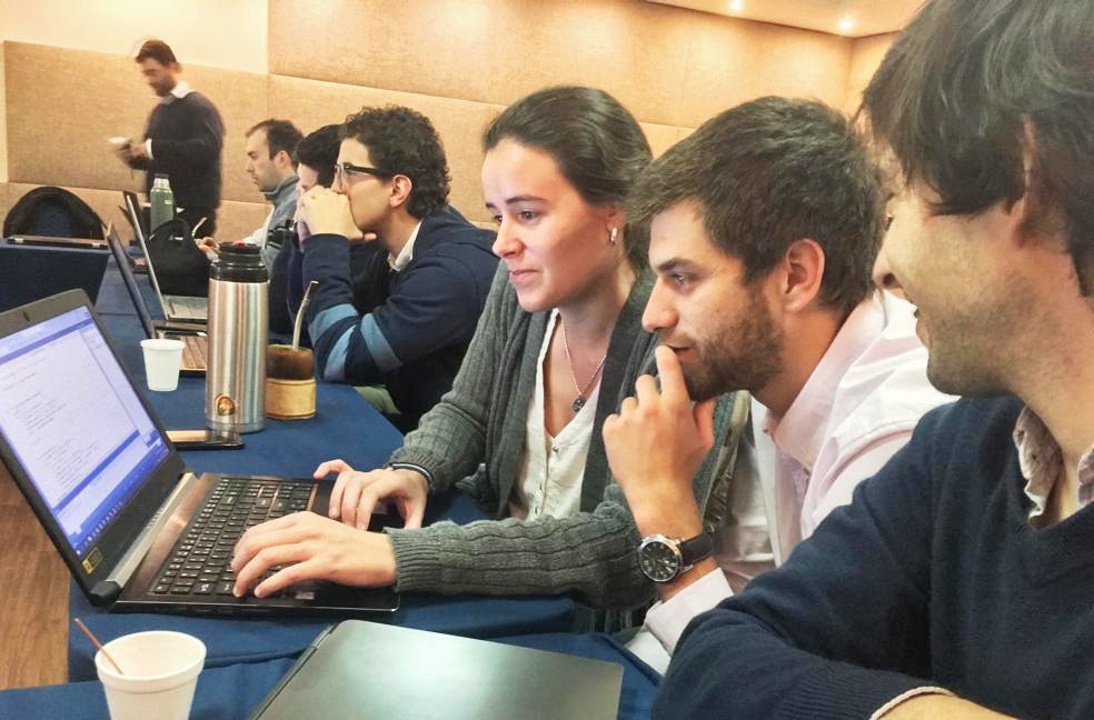 UrudataSoftware's tweet image. Tomando lo mejor de las apps y la web: Construyendo Progressive Web Apps. Compartimos las imágenes de lo que fue el Workshop sobre PWA a cargo de @Nacho_1493  nuestro gerente de fabrica. #workshop #urudatasoftware #pwa