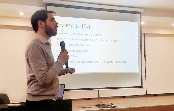 UrudataSoftware's tweet image. Tomando lo mejor de las apps y la web: Construyendo Progressive Web Apps. Compartimos las imágenes de lo que fue el Workshop sobre PWA a cargo de @Nacho_1493  nuestro gerente de fabrica. #workshop #urudatasoftware #pwa