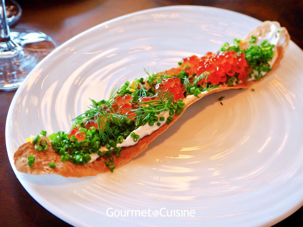 gourmetthai's tweet photo. ฉลองครบรอบ 1 ปี โรงแรม Waldorf Astoria Bangkok จัดดินเนอร์มื้อพิเศษคว้าตัวเชฟ Dave Pynt แห่งร้าน Burnt Ends มิชลินสตาร์ 1 ดาวจากสิงคโปร์ มาปรุงอาหารแบบเอ็กซ์คลูซีฟที่ห้องอาหาร Bull & Bear ชั้น 55 อาหารอร่อยดีงามมาก ให้ภาพเล่าเรื่อง😋 #GCReviews #อร่อยบอกต่อ @aroii
📍ราชดำริ https://t.co/9Hx0g7o0bb