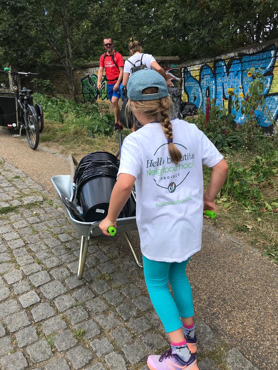 UkCif's tweet photo. A great weekend in London for the 4th Cif Community Clean Up.
We teamed up with 'Plastic Free Hackney' and @SembleUK for a litter pick, wall clean and weed clearing to bring the beauty back to an area of the Hackney canal ☀️
#cifhellobeautiful https://t.co/z6BkRwOvpi