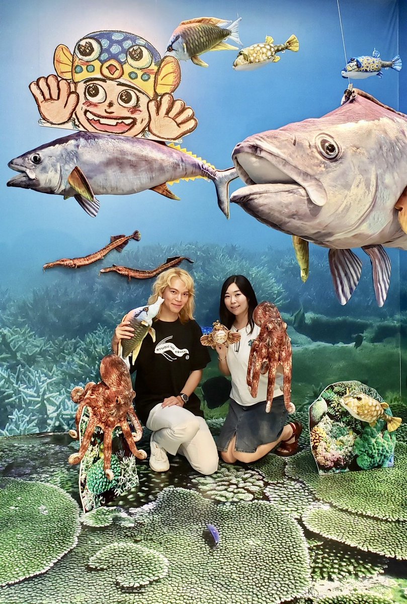 鈴木香里武 Karibu Suzuki さかなクン 初の個展at銀座日動画廊 最終日の今日 ほっけ相方のまりをさんと伺ったら なんと大師匠 石垣幸二さんと遭遇 会場は小さなお子さんから大人まで大盛況でした さかなクンがいかに多くの人に愛されているかが