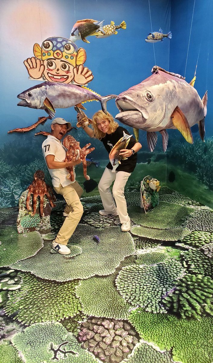 鈴木香里武 Karibu Suzuki على تويتر さかなクン 初の個展at銀座日動画廊 最終日の今日 ほっけ相方のまりをさんと伺ったら なんと大師匠 石垣幸二さんと遭遇 会場は小さなお子さんから大人まで大盛況でした さかなクンがいかに多くの人に愛されているかが