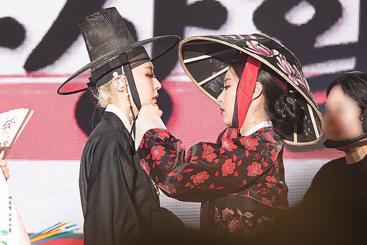 2019.07.13 무무전 장원 쟁탈기

선비님.................................😇    

#마마무 #문별 #휘인  #MOONBYUL #WHEEIN #文星伊 #丁輝人 #ムンビョル #フィイン