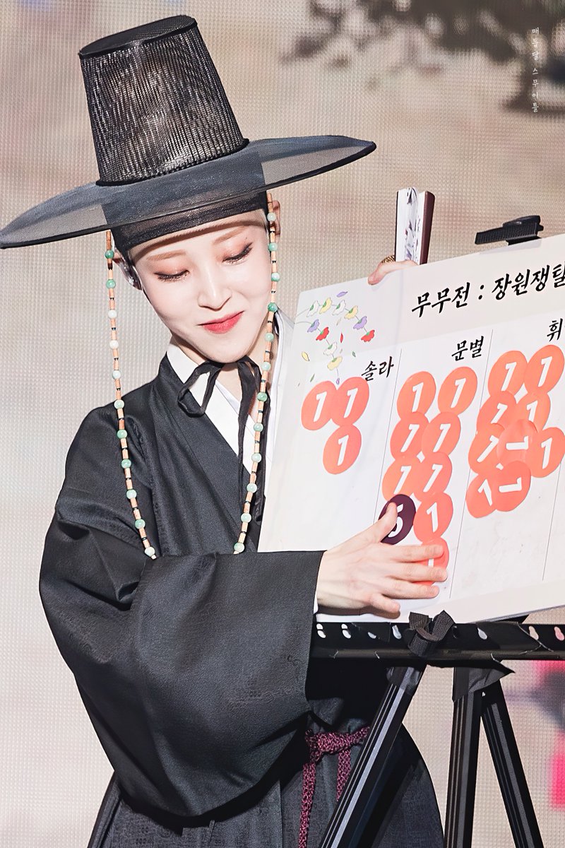 _December_22nd's tweet photo. 2019.07.13 무무전 장원 쟁탈기

선비님.................................😇    

#마마무 #문별 #휘인  #MOONBYUL #WHEEIN #文星伊 #丁輝人 #ムンビョル #フィイン https://t.co/sGGmjh4n0D