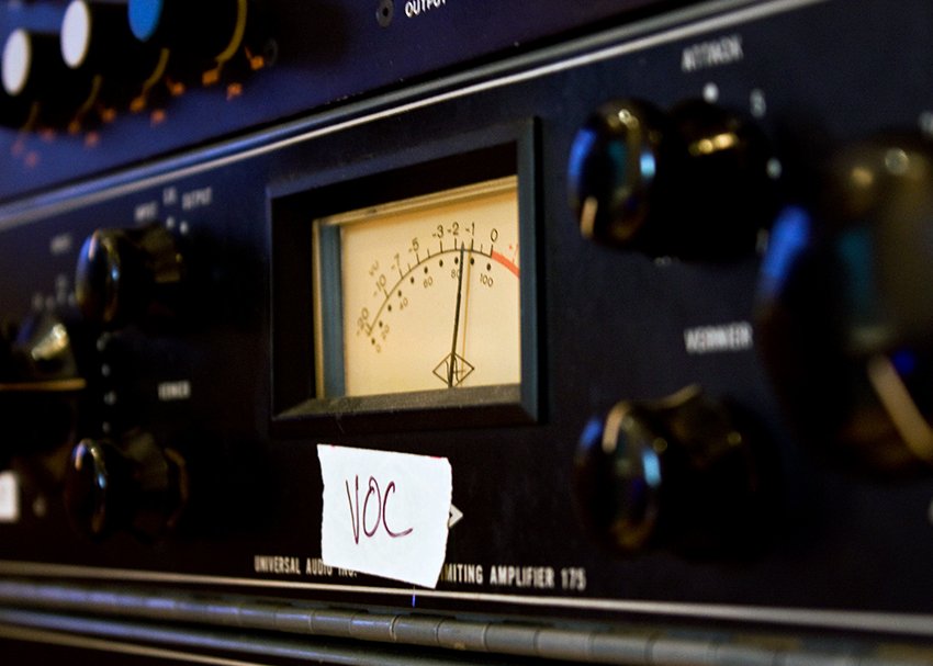 zZounds's tweet photo. Have you ever found yourself asking, “So…what the heck are all these settings on my compressor?” If so, take a dive into the latest #StudioSolutions #zZoundsblog and see what they’re all about! https://t.co/Fze3DvXlA8 https://t.co/jirEJn5WyH
