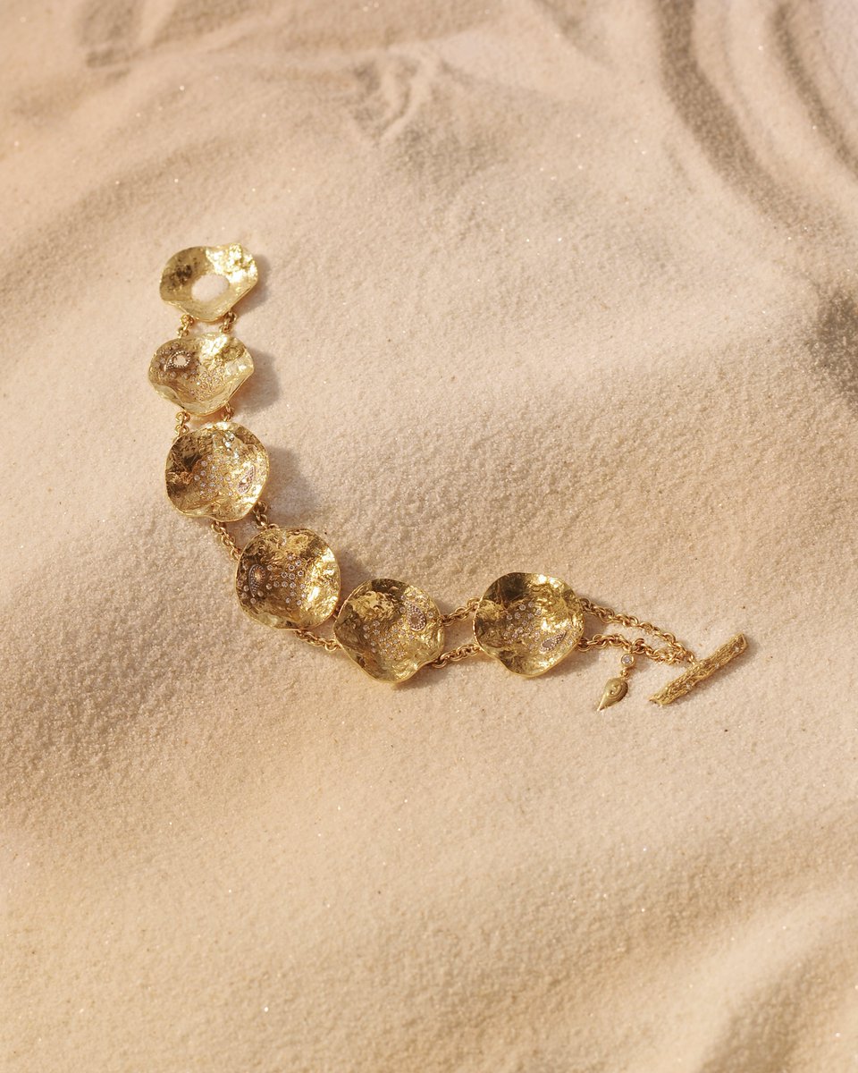 Coomi_PR's tweet photo. Serenity Flower Bracelet | This collection immortalizes rare beautiful desert flowers in 20kt gold which otherwise may never be seen. https://t.co/WB9MdwNj38