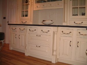 Break Front Units With Turned Legs cumbriakitchens.co.uk/l/412