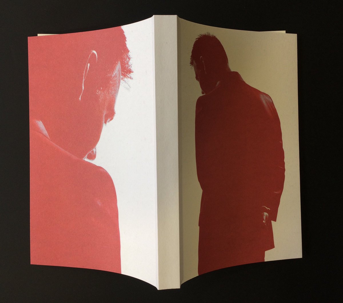 JasonArthur01's tweet photo. Stunning debut novel coming in early 2020 (and equally stunning bound proofs here). #AGoodMan ⁦@anibkatz⁩ https://t.co/85SLiBSnRr
