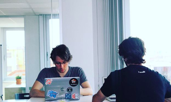 W4Commerce's tweet photo. Our professional team of developers always working side by side 👨💻 —————————————————————————
#web4commerce #developers #work #workingsidebyside #programadores #professionalteam #webdesign #ecommerce #woocommerce #barcelona #granollers #team #equipo #tecnicos #digital #digitalart https://t.co/fddxa3piZe