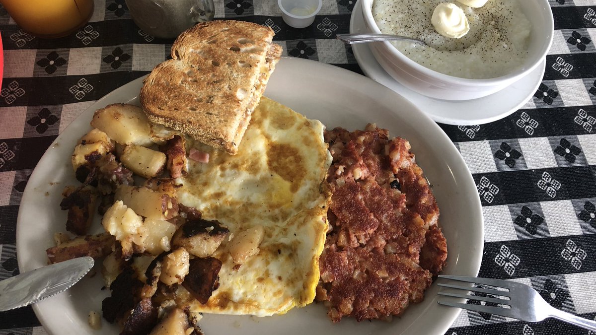 CutlerRidgeLAZ's tweet photo. Because A Chico Gotta EAT😜 #LaborDayBreakfast #FarmersMarketRestaurant #FlCity🔥🔥🔥🔥 https://t.co/Rzpq57FZxH